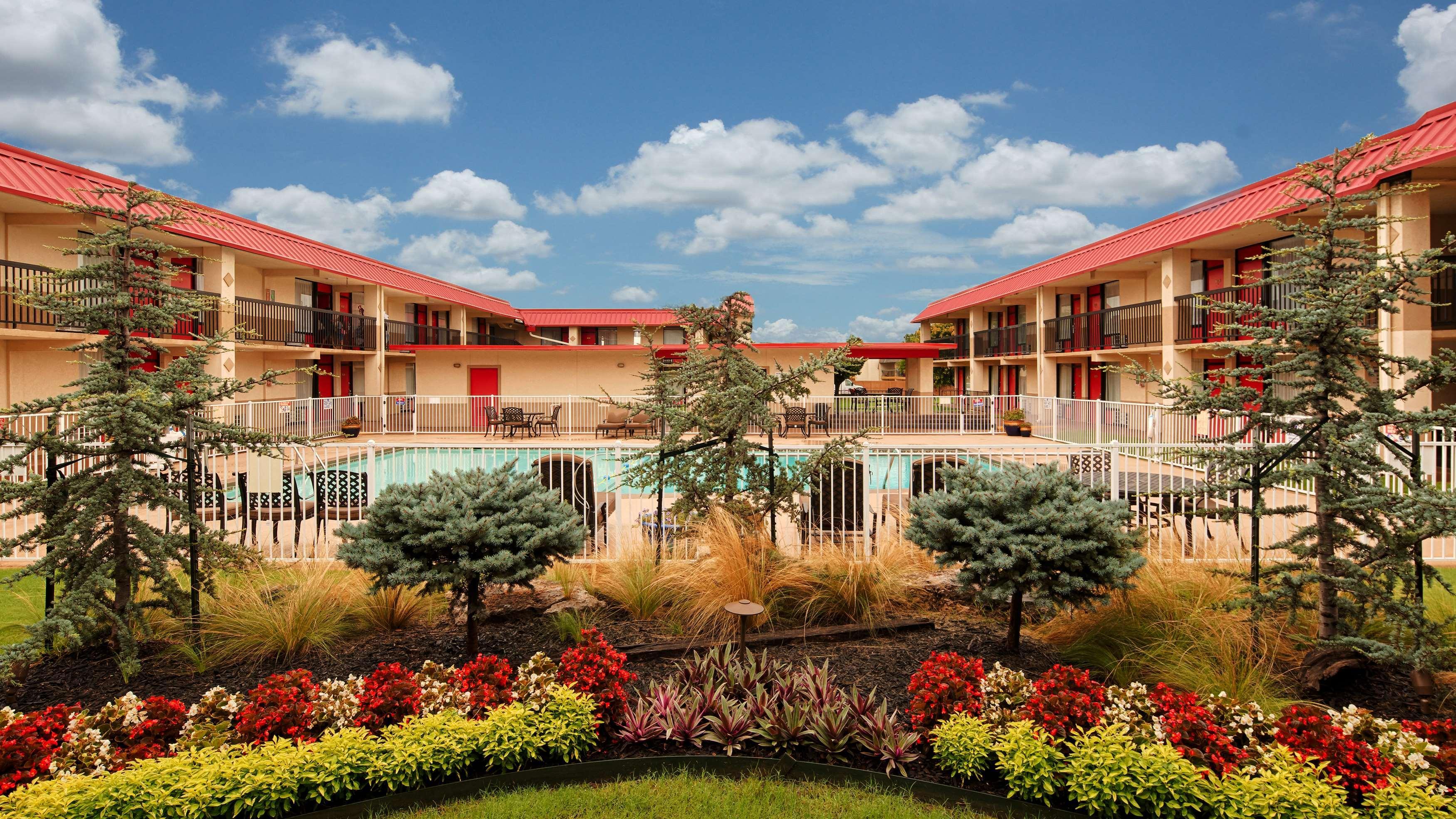 Best Western Tulsa Airport Exterior photo