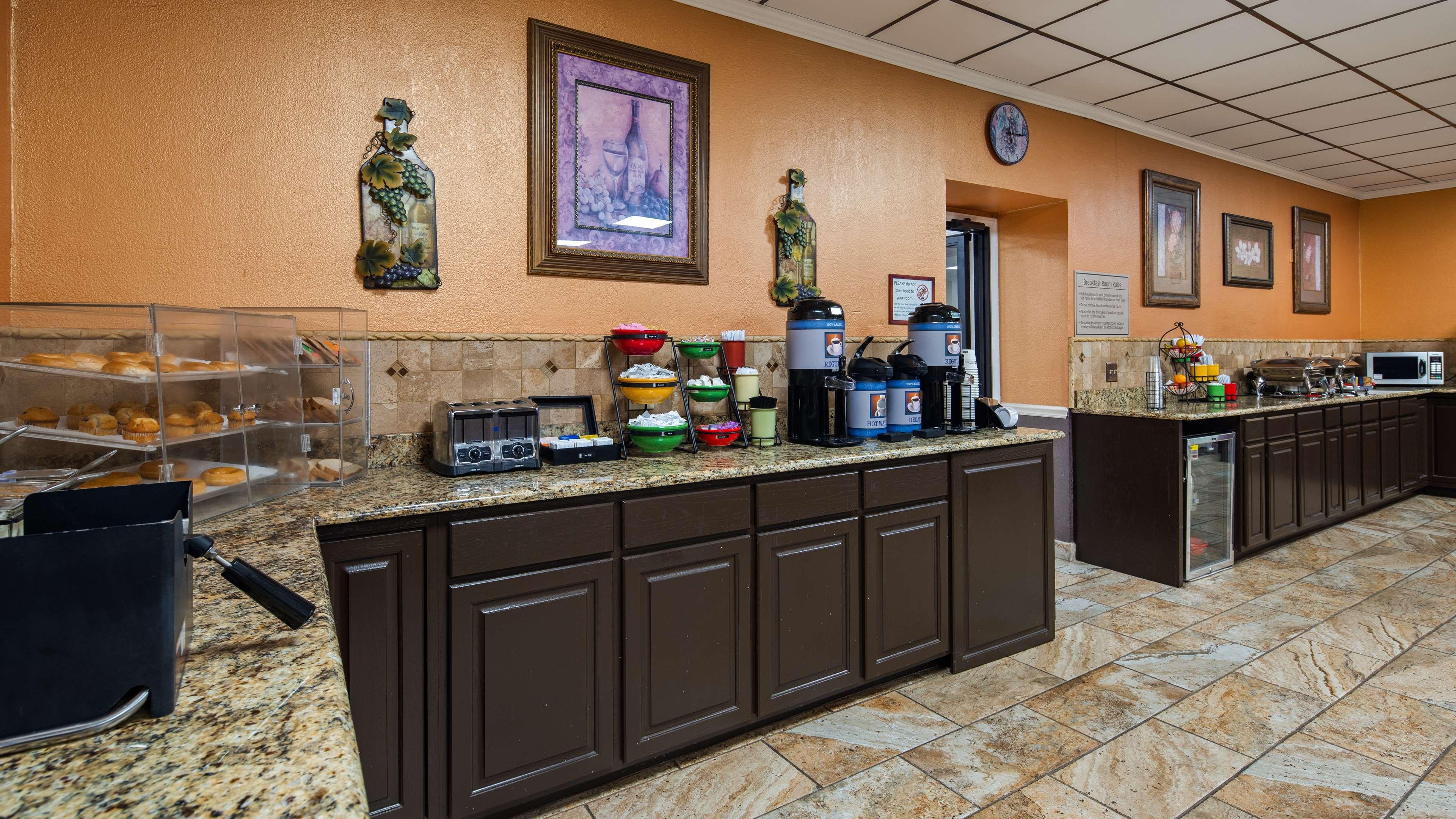 Best Western Tulsa Airport Exterior photo