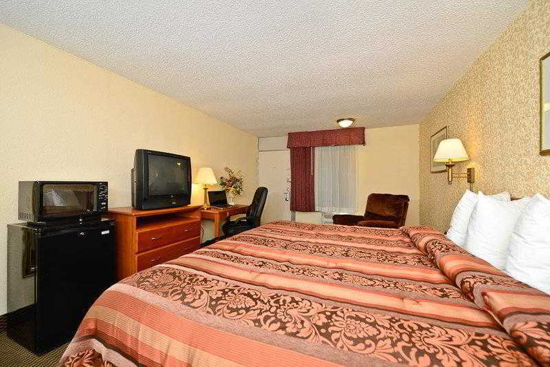 Best Western Tulsa Airport Exterior photo